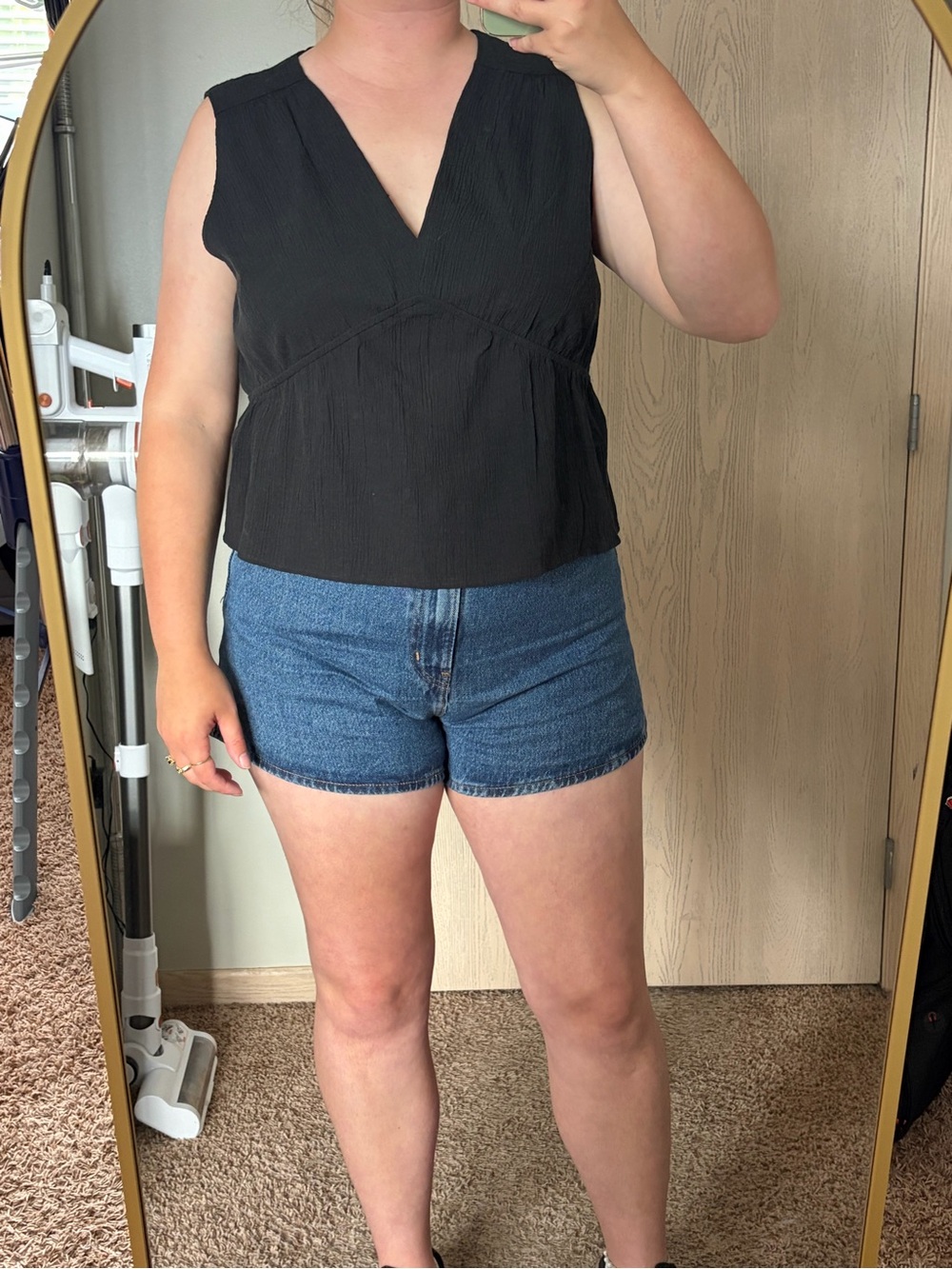 Banana Republic Black Textured V-Neck Sleeveless Peplum Tank